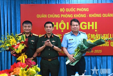 Thiếu tướng Vũ Hồng Sơn nhận nhiệm vụ tư lệnh Quân chủng Phòng không - Không quân - Ảnh 1.