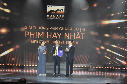 Chị dâu thắng lớn, Giao dịch miền biên giới khiến chủ tịch giám khảo DANAFF rơi lệ - Ảnh 1.