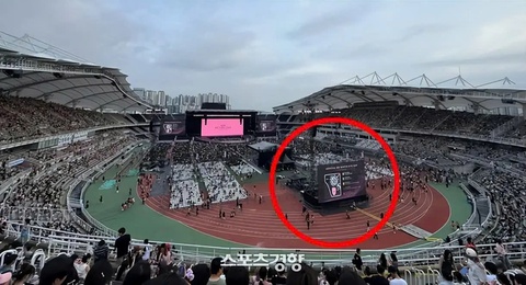 Ồn ào bủa vây concert BlackPink: Fan tức giận vì tầm nhìn bị che khuất, gọi quà lưu niệm là rác - Ảnh 4. BlackPink - Ảnh 3.
