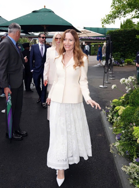 David Beckham, Cate Blanchett lọt top sao mặc đẹp tại giải đấu Wimbledon 2025 - Ảnh 8. David Beckham, Cate Blanchett vào top sao mặc đẹp tại giải đấu Wimbledon 2025 - Ảnh 8.
