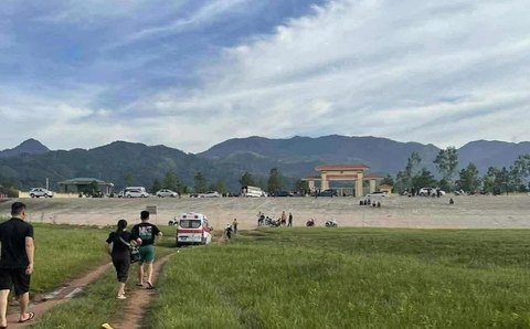 Hai vợ chồng tử vong thương tâm khi xe bán tải ngập nước ở hồ Bến Châu - Ảnh 3.