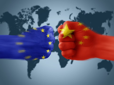 Trung Quốc đáp trả EU, hạn chế hợp đồng mua sắm thiết bị y tế - Ảnh 1.