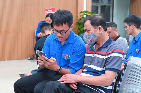241.000 thanh niên tình nguyện toàn quốc hỗ trợ chính quyền 2 cấp giải quyết thủ tục hành chính - Ảnh 6.
