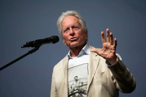 Michael Douglas hé lộ lý do tạm ngưng sự nghiệp và hành trình vượt qua ung thư vòm họng - Ảnh 1. Michael Douglas - Ảnh 1.