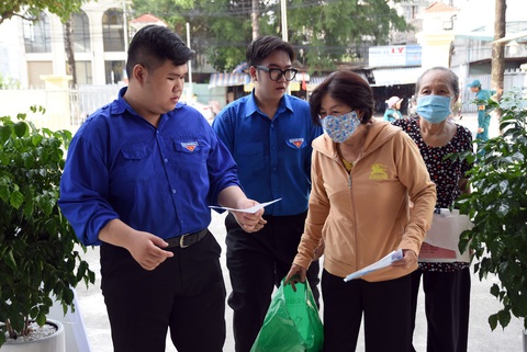 Đồng Nai triển khai 96 đội hình tình nguyện hỗ trợ người dân làm thủ tục hành chính - Ảnh 1.