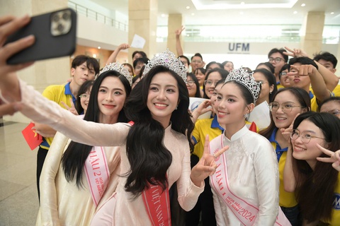 Tân Hoa hậu Việt Nam 2024 thèm canh chua mẹ nấu, biết ơn gia đình vì luôn kề bên - Ảnh 5. Hoa hậu Việt Nam Hà Trúc Linh thèm canh chua mẹ nấu, biết ơn gia đình vì luôn kề bên - Ảnh 5.