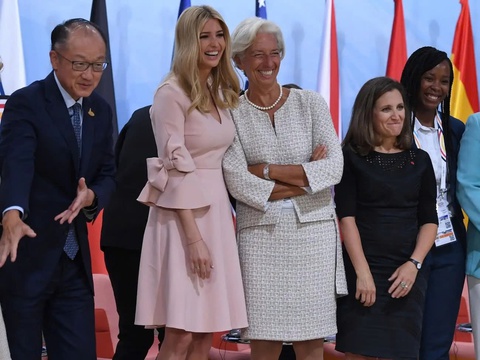 Ivanka - con gái ông Trump: Gu thời trang thanh lịch, vóc dáng đẹp như siêu mẫu - Ảnh 6. Ivanka Trump - Ảnh 4.