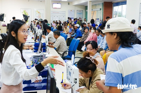 Làm thủ tục hành chính ở Phú Quốc quá tải: Lãnh đạo tỉnh An Giang vào cuộc giải quyết - Ảnh 2.