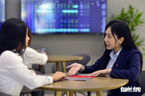 Tiền vào nhiều, chứng khoán sôi động - Ảnh 1.