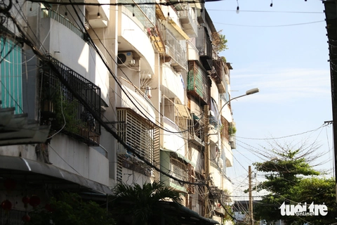 Dỡ bỏ 'chuồng cọp', công trình chiếm hành lang cư xá Độc Lập sau vụ cháy 8 người chết - Ảnh 12.