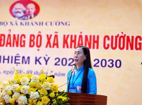 Chỉ đạo đại hội xã, bí thư Quảng Ngãi bất ngờ nhắc đến đề thi văn THPT 2025 - Ảnh 1.