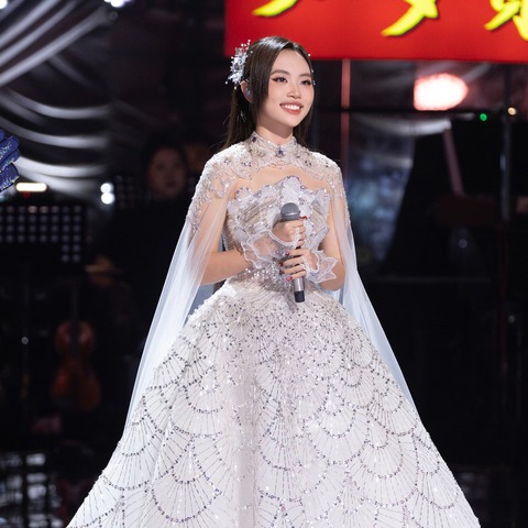 Phương Mỹ Chi - Ảnh 1.
