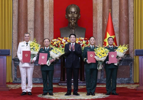 Trợ lý Tổng Bí thư và 3 sĩ quan quân đội được thăng hàm thượng tướng - Ảnh 1.