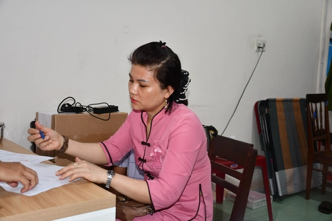Bắt bảo mẫu ném bé trai 14 tháng tuổi xuống nền gạch, chấn thương sọ não - Ảnh 3.