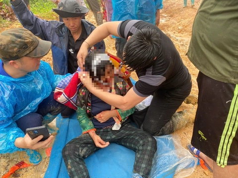 Hình ảnh bản làng ở Điện Biên ngập tới nóc, tan hoang sau trận lũ làm 12 người chết và mất tích - Ảnh 4.