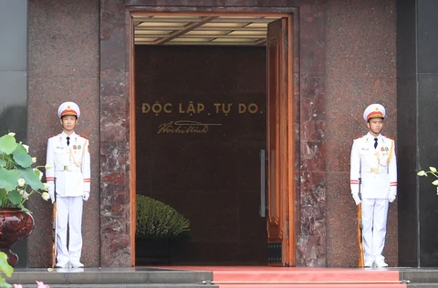 Phiên đổi gác tại Lăng Bác sẽ lên sóng truyền hình trực tiếp ‘Dưới cờ vinh quang’ - Ảnh 1. Phiên đổi gác tại lăng Bác sẽ lên sóng truyền hình trực tiếp ‘Dưới cờ vinh quang’ - Ảnh 1.