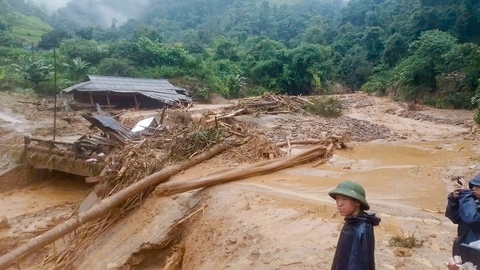 Hình ảnh bản làng ở Điện Biên ngập tới nóc, tan hoang sau trận lũ làm 12 người chết và mất tích - Ảnh 9.