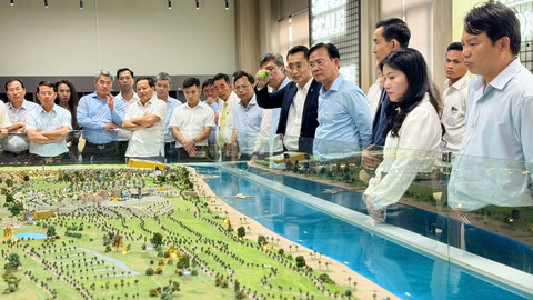 Chủ tịch tỉnh Lâm Đồng: Buồn và xót trước hàng loạt dự án ven biển ‘đứng hình’ - Ảnh 1.