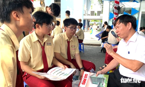 Sau lọc ảo, nhiều trường tiết lộ điểm chuẩn biến động bất ngờ, có ngành lên  đến 29 điểm - Tuổi Trẻ Online