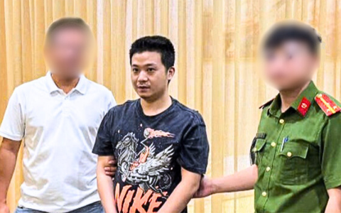 Công an Khánh Hòa bắt nghi phạm lừa đảo người nước ngoài bị Interpol truy nã đỏ - Ảnh 1.