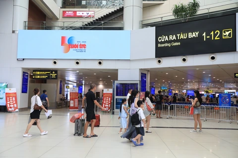 Logo kỷ niệm 50 năm thành lập báo Tuổi Trẻ xuất hiện ở sân bay, đường phố cả nước - Ảnh 15. báo Tuổi Trẻ - Ảnh 15.