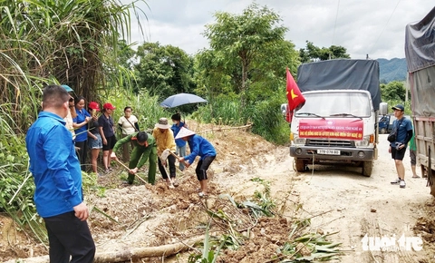 cứu trợ - Ảnh 1.