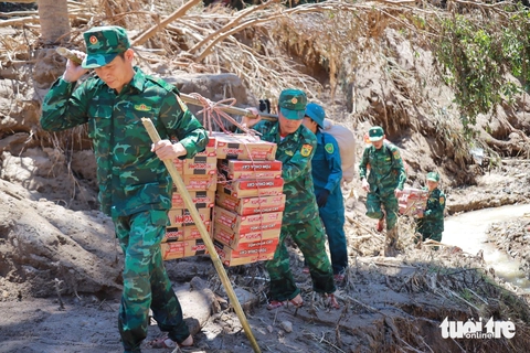 cứu trợ - Ảnh 9.