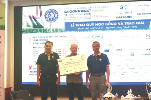 Giải golf truyền thống Saigontourist quyên góp 1 tỉ đồng học bổng cho học sinh khó khăn - Ảnh 1.