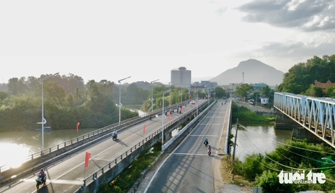 Phường Tuy Hòa điều tiết giao thông tạm thời qua cầu Sông Chùa cũ- Ảnh 1. Tuy Hòa - Ảnh 1.