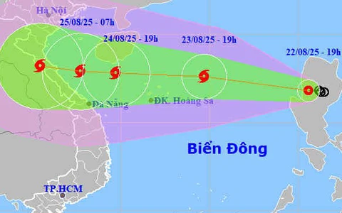 Áp thấp nhiệt đới vào Biển Đông, hôm nay sẽ mạnh lên thành bão số 5 - Tuổi  Trẻ Online