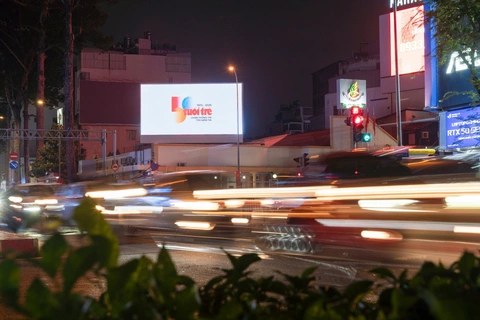 Logo kỷ niệm 50 năm thành lập báo Tuổi Trẻ xuất hiện ở tuyến metro số 1 - Ảnh 16. báo Tuổi Trẻ - Ảnh 15.
