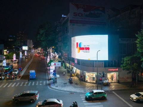 Logo kỷ niệm 50 năm thành lập báo Tuổi Trẻ xuất hiện ở tuyến metro số 1 - Ảnh 12. báo Tuổi Trẻ - Ảnh 11.