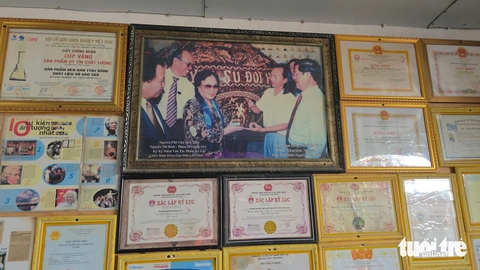 Cá ngừ đại dương 'khủng' làm từ gáo dừa- Ảnh 8. Cá ngừ đại dương 'khủng' làm từ gáo dừa- Ảnh 8.