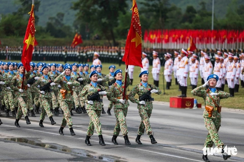 Giữa chảo lửa tháng 8, những “bóng hồng thép” rèn quân chuẩn bị đại lễ - Ảnh 2. Những ‘bóng hồng thép’ rèn quân chuẩn bị diễu binh giữa tiết trời nóng đến 40 độ - Ảnh 2.