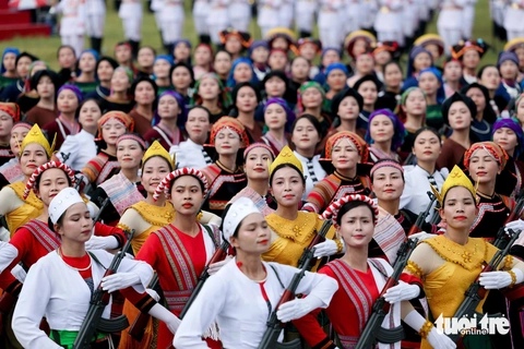 Giữa chảo lửa tháng 8, những “bóng hồng thép” rèn quân chuẩn bị đại lễ - Ảnh 12. Những ‘bóng hồng thép’ rèn quân chuẩn bị diễu binh giữa tiết trời nóng đến 40 độ - Ảnh 12.