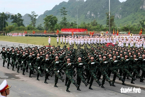 Giữa chảo lửa tháng 8, những “bóng hồng thép” rèn quân chuẩn bị đại lễ - Ảnh 14. Những ‘bóng hồng thép’ rèn quân chuẩn bị diễu binh giữa tiết trời nóng đến 40 độ - Ảnh 14.