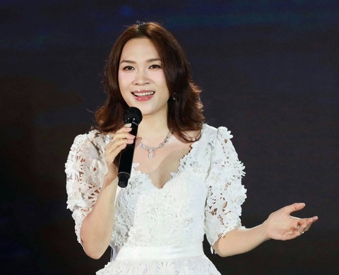 Mỹ Tâm gửi 300 triệu cho vùng lũ Điện Biên, Duy Mạnh bán tranh ủng hộ đồng bào Sơn La - Ảnh 1. Mỹ Tâm - Ảnh 1.