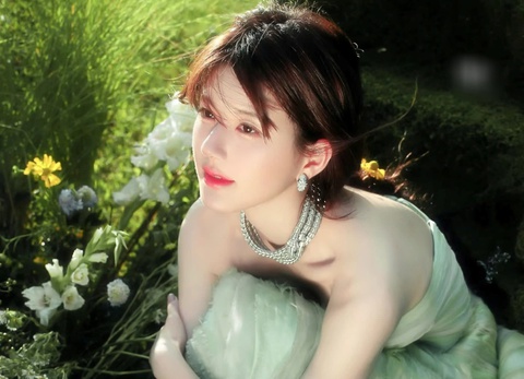 Mặt tối của làng giải trí Hoa ngữ phơi bày sau khi Triệu Lộ Tư nổi loạn - Ảnh 1.