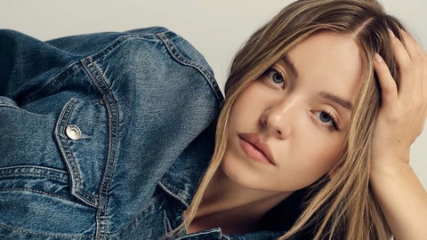 Đoạn quảng cáo của Sydney Sweeney có gì mà khiến ông Trump ca ngợi, còn réo  tên Taylor Swift? - Tuổi Trẻ Online