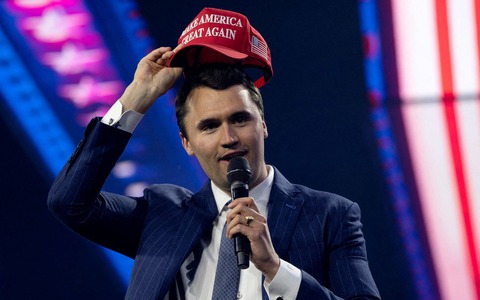 Ông Trump ra lệnh treo cờ rủ sau khi đồng minh Charlie Kirk bị ám sát -  Tuổi Trẻ Online
