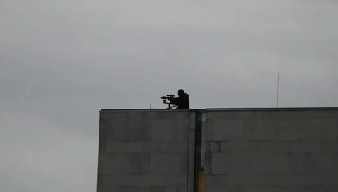 Sự thật về video độ nét cao ghi được hình ảnh nghi phạm ám sát ông Charlie Kirk? - Tuổi Trẻ Online