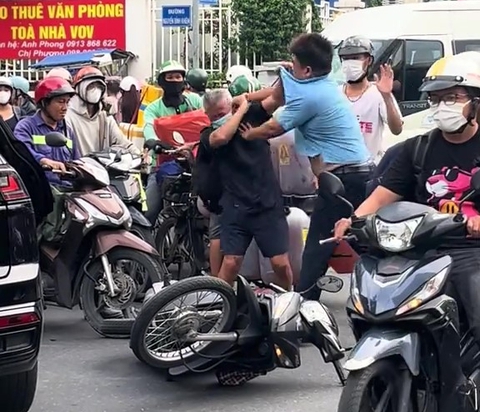 cụ ông - Ảnh 1.
