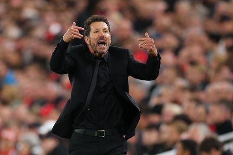 Diego Simeone bị trọng tài truất quyền chỉ đạo vì hành vi mất kiểm soát