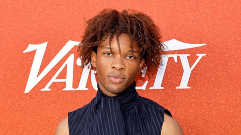 Ca sĩ D4vd bị loại khỏi Spilt Milk Festival sau khi phát hiện thi thể trong xe đăng ký tên anh - Tuổi Trẻ Online