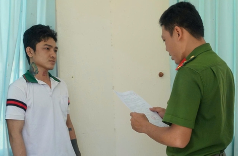 Bắt thanh niên dùng dao đâm bạn gái trọng thương, đâm người can ngăn tử vong - Ảnh 1.