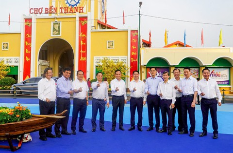 Bí thư Trần Lưu Quang, Chủ tịch Nguyễn Văn Được thị sát chợ Bến Thành, hồ Con Rùa - Ảnh 1.