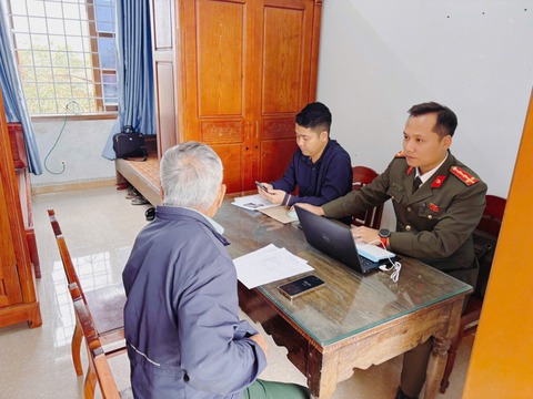 Chia sẻ sai sự thật về công an, ông cụ 75 tuổi bị phạt 7,5 triệu đồng - Ảnh 1.