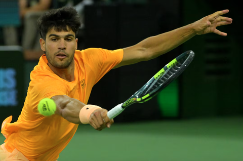 Carlos Alcaraz tạm vượt Roger Federer về tỉ lệ thắng trong sự nghiệp - Tuổi  Trẻ Online
