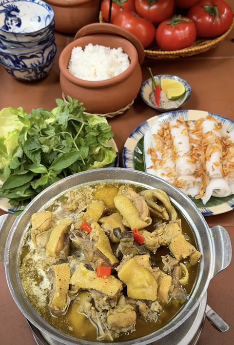 Món xáo gà phải có mắm tôm khiến không ít người Nghệ An phản ứng - Ảnh 1.