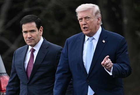 Ông Trump ra tối hậu thư 48 tiếng để Iran mở lại eo biển Hormuz, Tehran dọa  nhắm vào cơ sở khử muối - Tuổi Trẻ Online